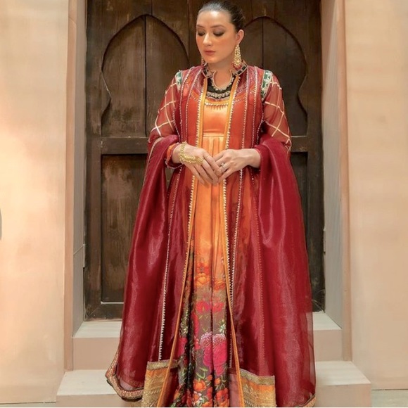 Gown and inner maxi dress. Brand New. Stunning designs - Picture 3 of 4